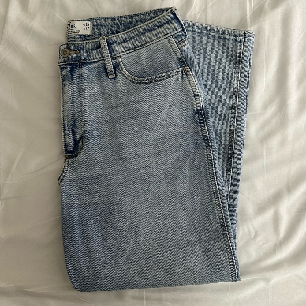 Curvy Ulta High-rise Light Wash Mom Jeans